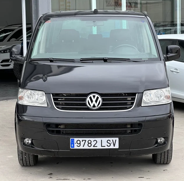Volkswagen Multivan Atlantis - frontal directo matrícula 9782 LSV